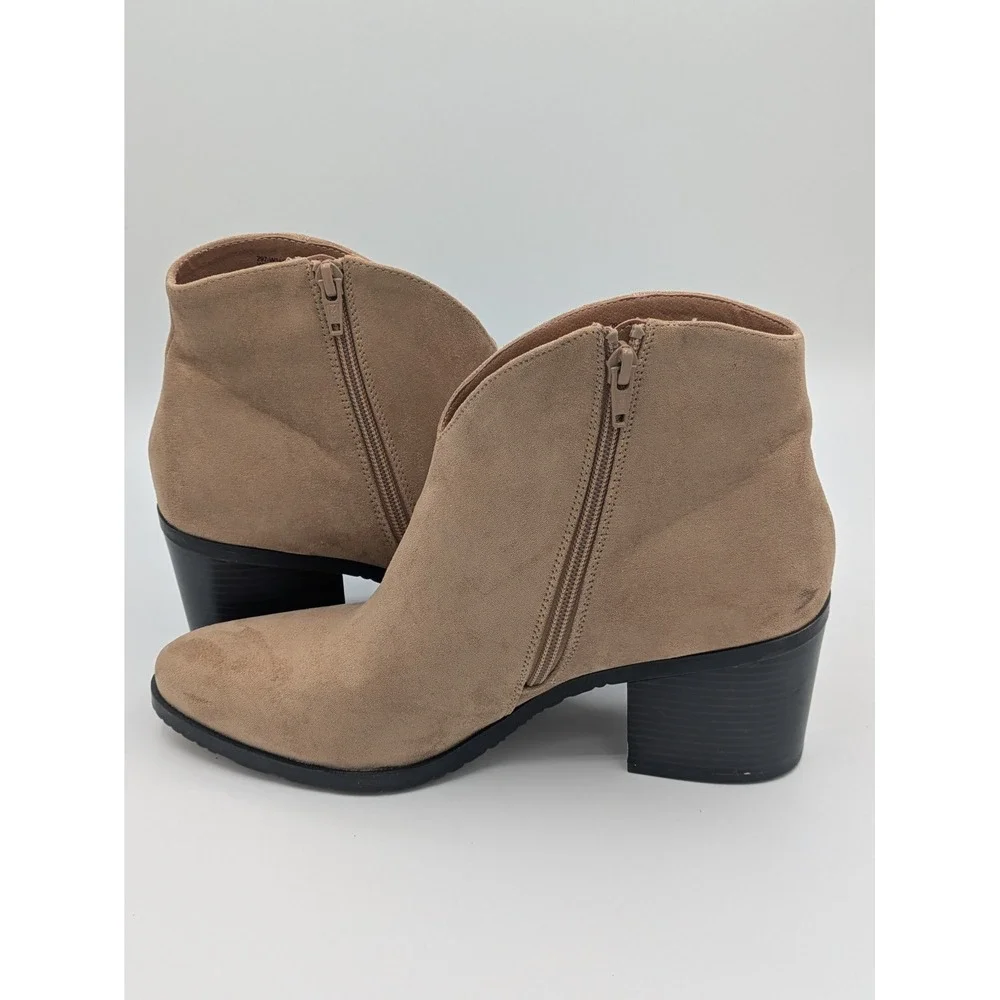 White Mountain Tattles Ankle Boots 10M Beige Boho Minimalist Workwear Capsule